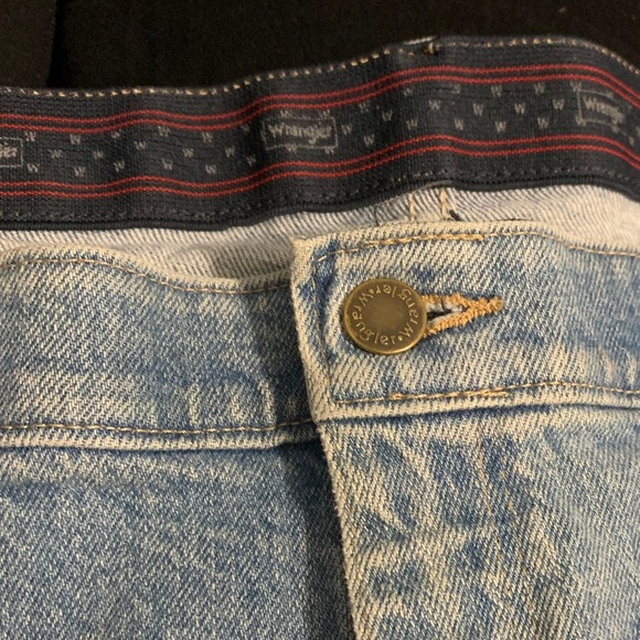 42x32 Reg Fit Wrangler Jeans - Picture 5 of 9
